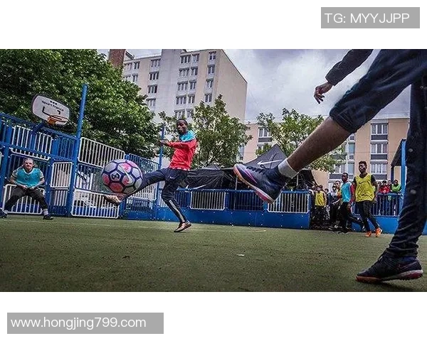 《足球小子与球星的梦想之路:从街头到绿茵场的传奇》 《足球小子与球星的梦想之路:从街头到绿茵场的传奇》