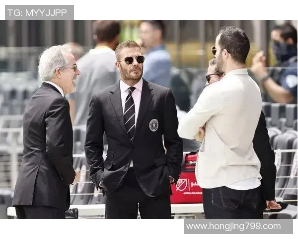 足球明星驾车亮相赛场瞬间尽显豪华气派与个性魅力 足球明星驾车亮相赛场瞬间尽显豪华气派与个性魅力